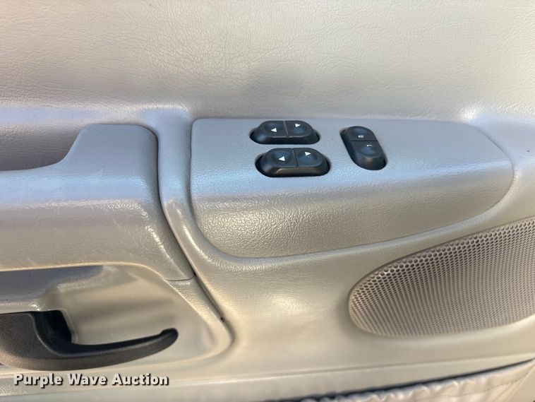 image for item EG8858 1997 Ford E350  ambulance