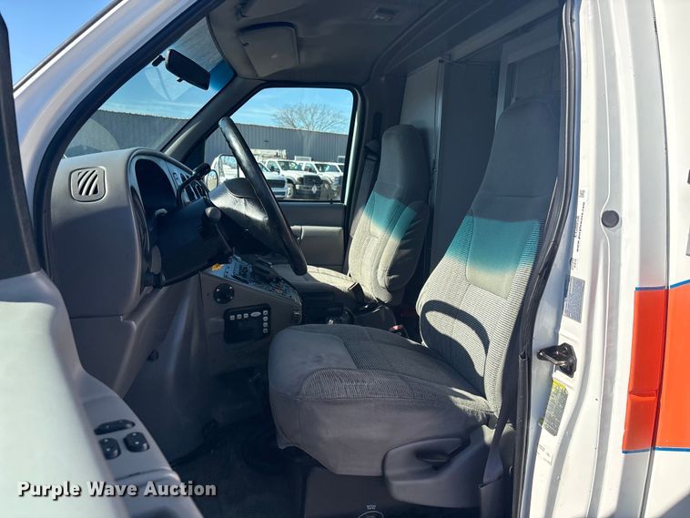 image for item EG8858 1997 Ford E350  ambulance