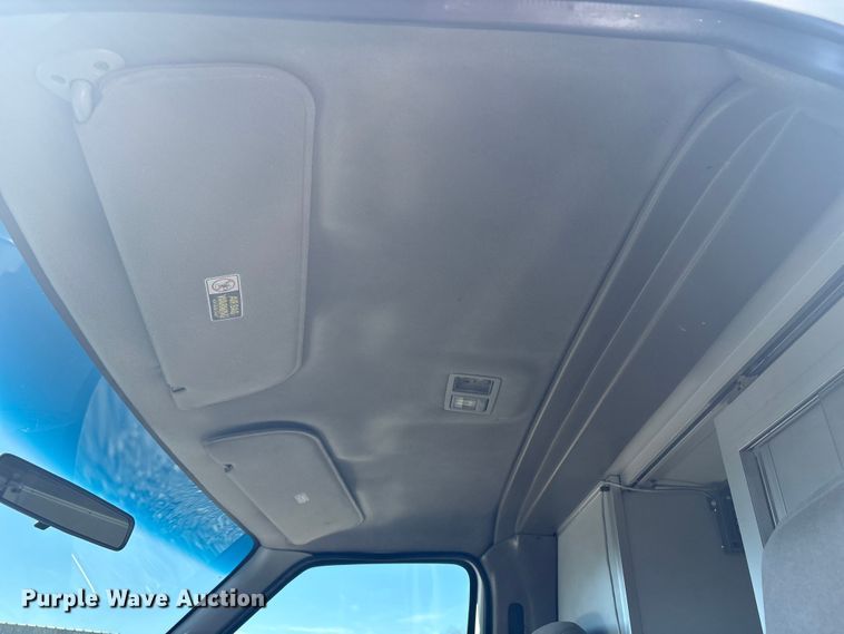 image for item EG8858 1997 Ford E350  ambulance