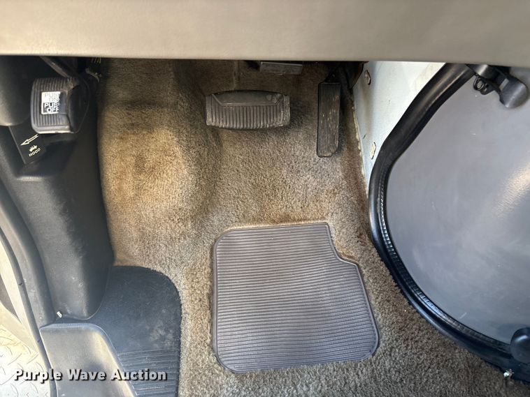 image for item EG8858 1997 Ford E350  ambulance