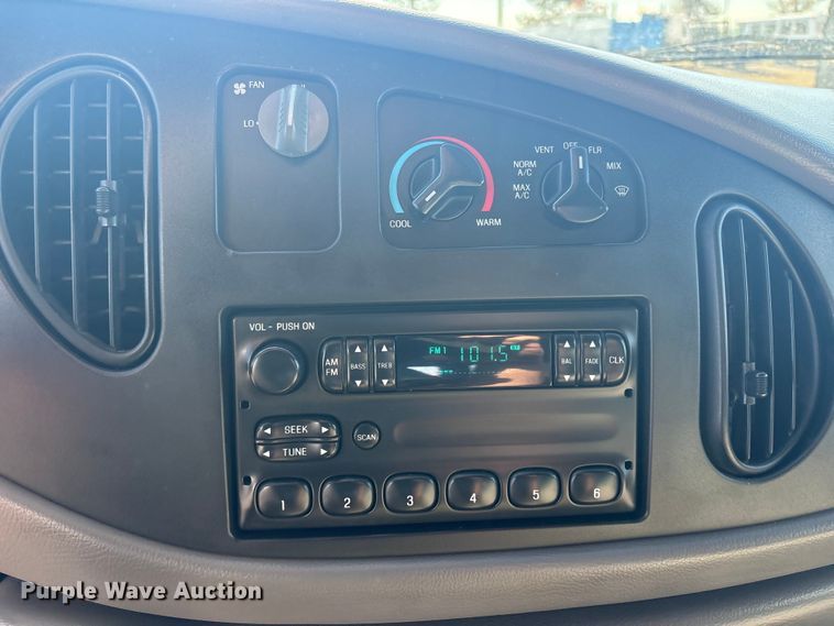 image for item EG8858 1997 Ford E350  ambulance