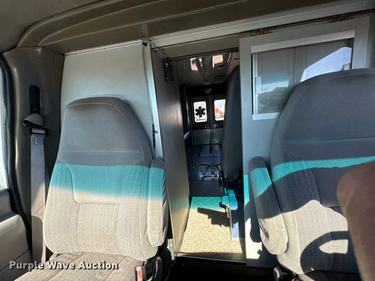 image for item EG8858 1997 Ford E350  ambulance