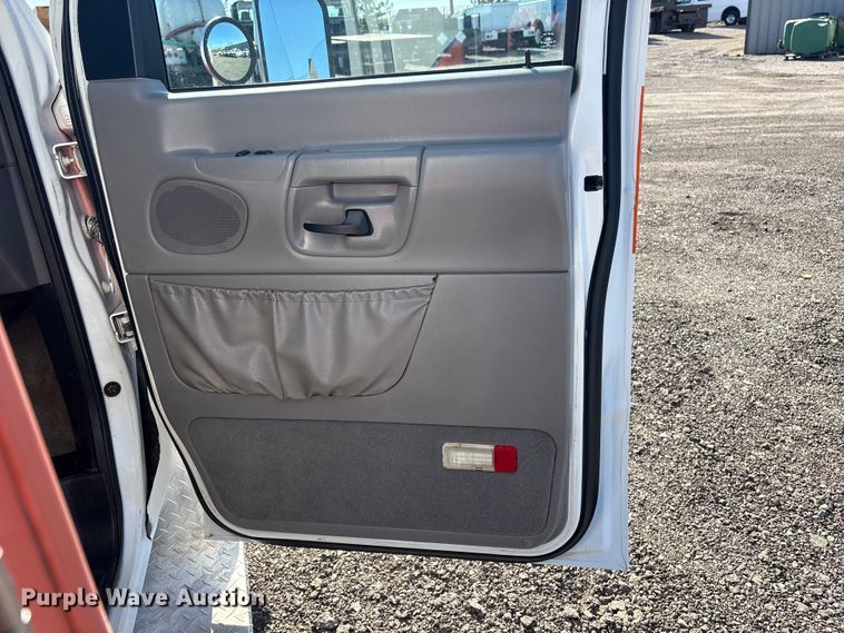 image for item EG8858 1997 Ford E350  ambulance