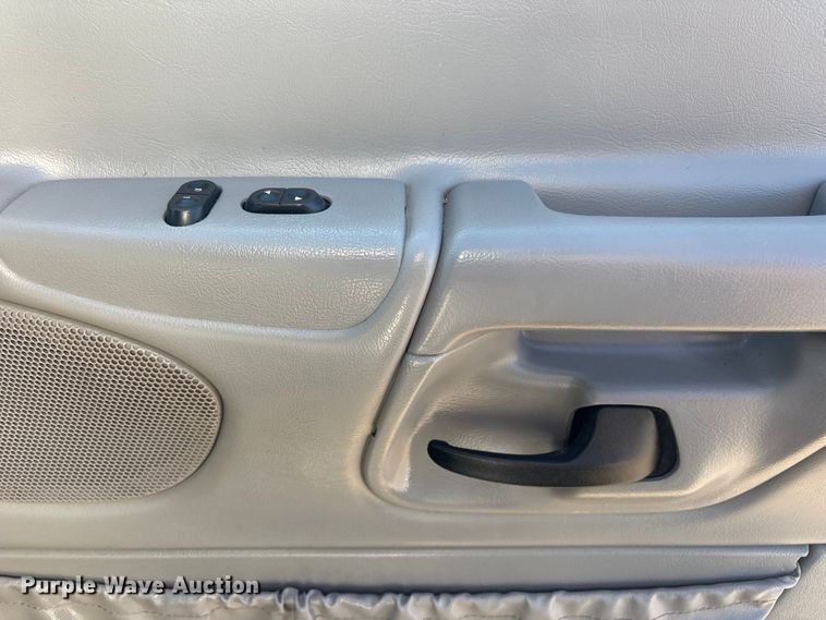 image for item EG8858 1997 Ford E350  ambulance