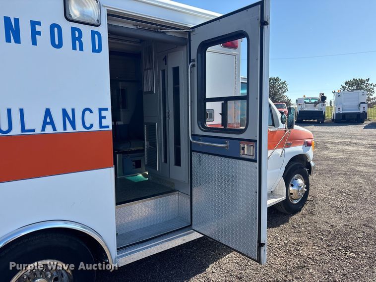image for item EG8858 1997 Ford E350  ambulance
