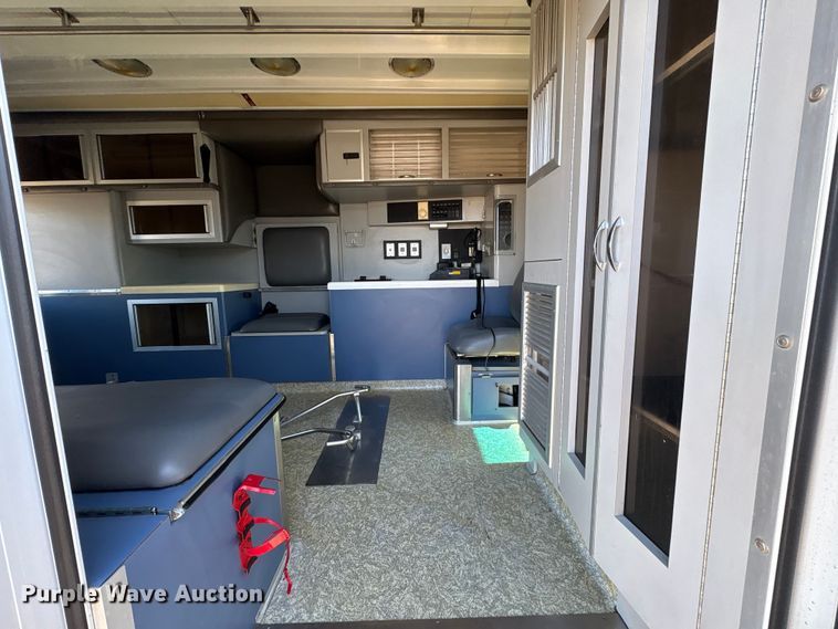 image for item EG8858 1997 Ford E350  ambulance