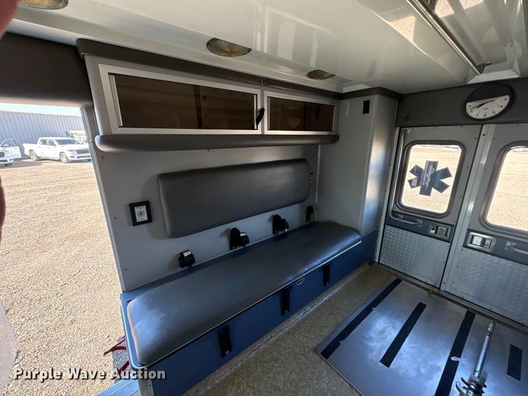 image for item EG8858 1997 Ford E350  ambulance