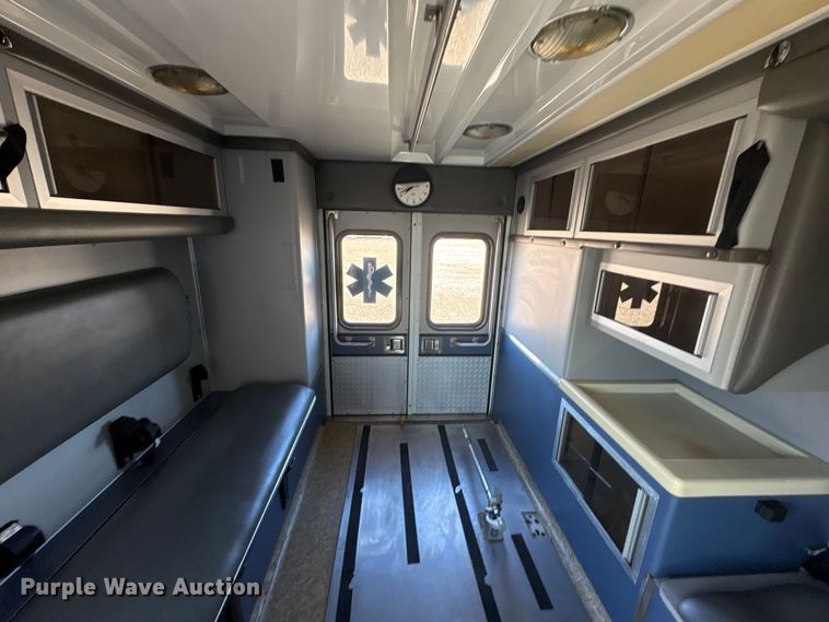 image for item EG8858 1997 Ford E350  ambulance