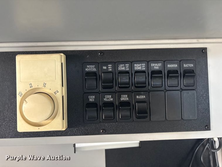 image for item EG8858 1997 Ford E350  ambulance