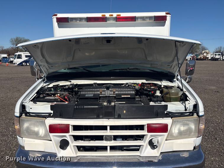 image for item EG8858 1997 Ford E350  ambulance