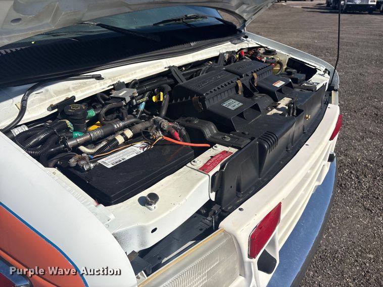 image for item EG8858 1997 Ford E350  ambulance