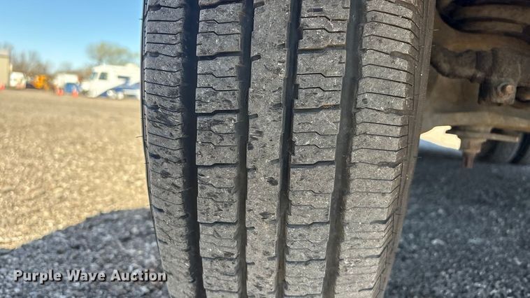 image for item EG8858 1997 Ford E350  ambulance