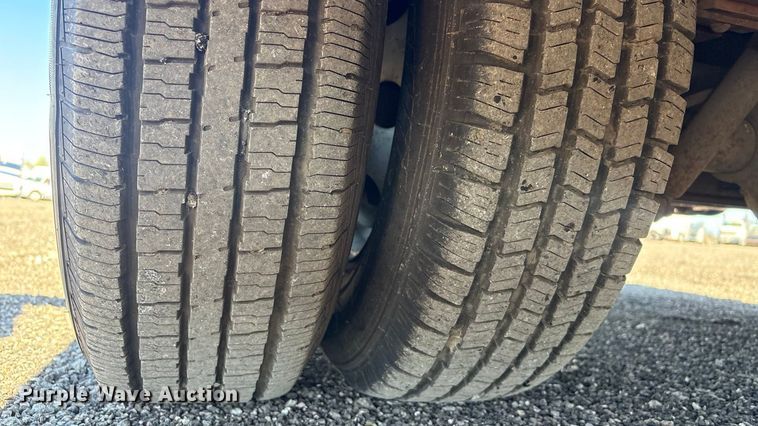 image for item EG8858 1997 Ford E350  ambulance