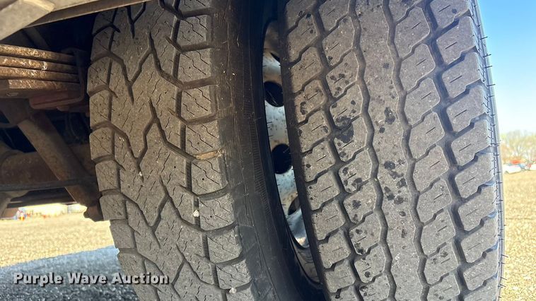 image for item EG8858 1997 Ford E350  ambulance