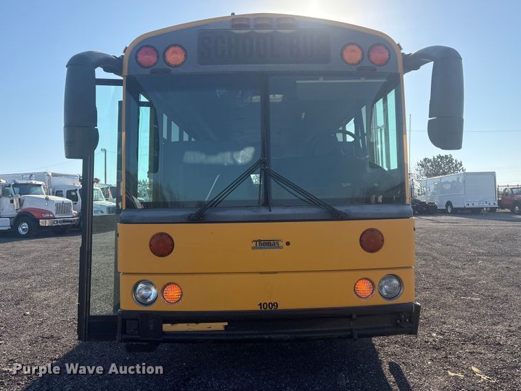 image for item EG8905 2002 Thomas Built Saf-T-Liner school bus