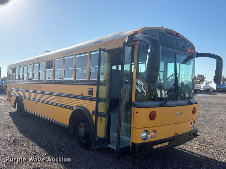 image for item EG8905 2002 Thomas Built Saf-T-Liner school bus