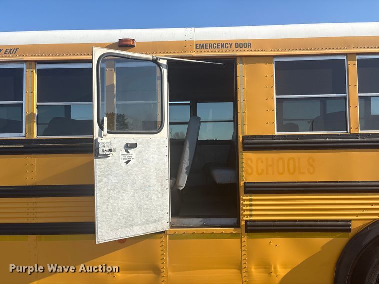 image for item EG8905 2002 Thomas Built Saf-T-Liner school bus