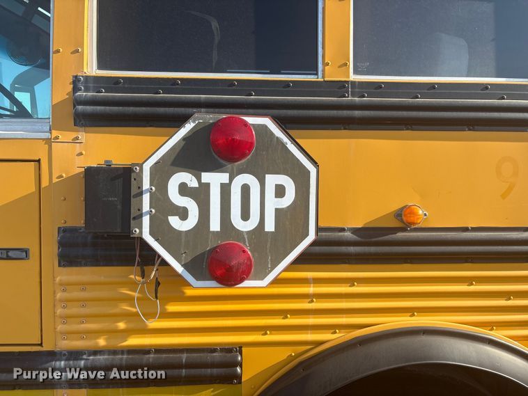 image for item EG8905 2002 Thomas Built Saf-T-Liner school bus