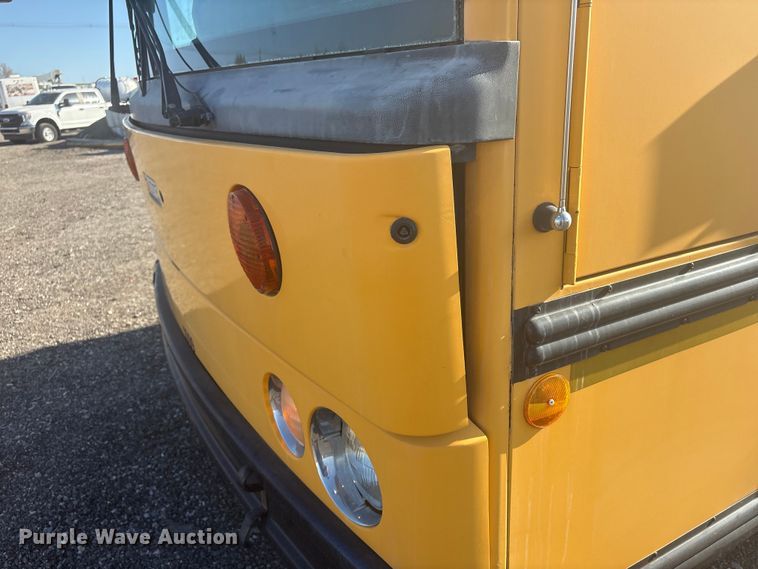 image for item EG8905 2002 Thomas Built Saf-T-Liner school bus