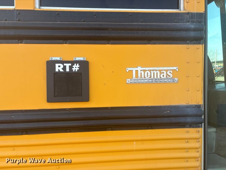 image for item EG8905 2002 Thomas Built Saf-T-Liner school bus