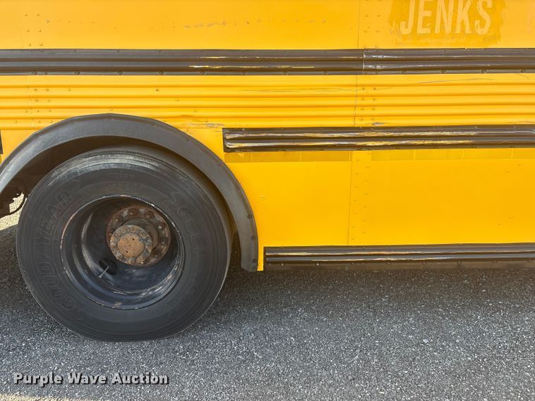 image for item EG8905 2002 Thomas Built Saf-T-Liner school bus