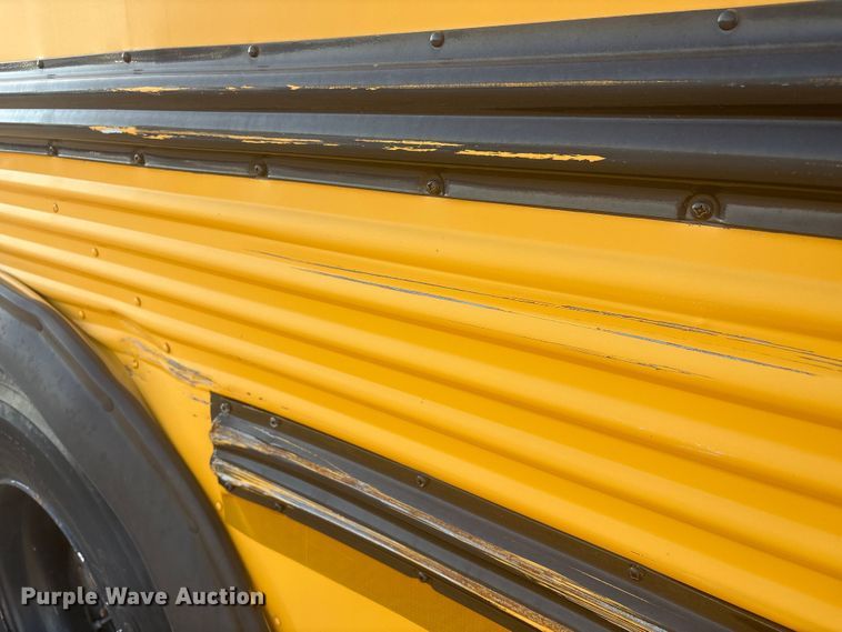 image for item EG8905 2002 Thomas Built Saf-T-Liner school bus