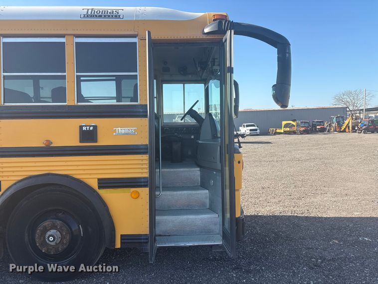 image for item EG8905 2002 Thomas Built Saf-T-Liner school bus