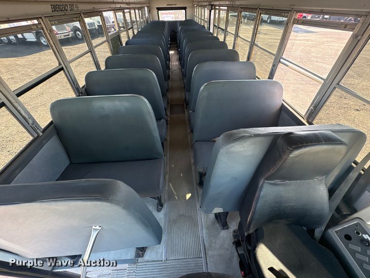 image for item EG8905 2002 Thomas Built Saf-T-Liner school bus
