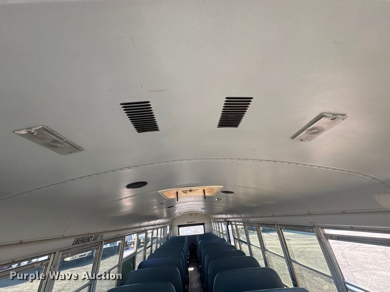 image for item EG8905 2002 Thomas Built Saf-T-Liner school bus