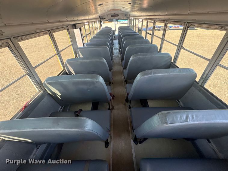 image for item EG8905 2002 Thomas Built Saf-T-Liner school bus