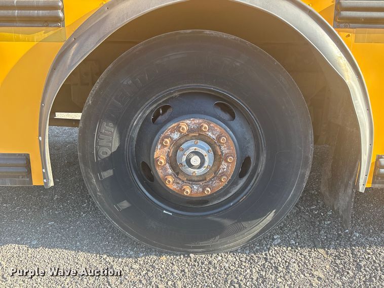 image for item EG8905 2002 Thomas Built Saf-T-Liner school bus