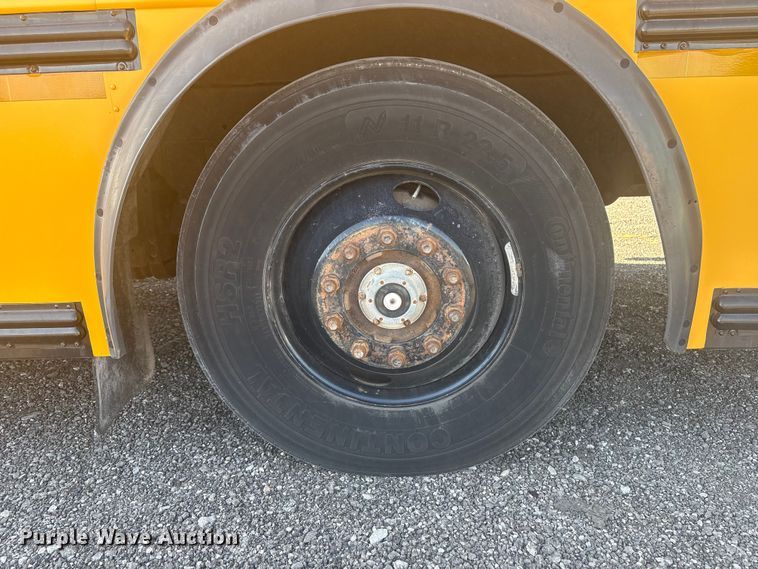image for item EG8905 2002 Thomas Built Saf-T-Liner school bus