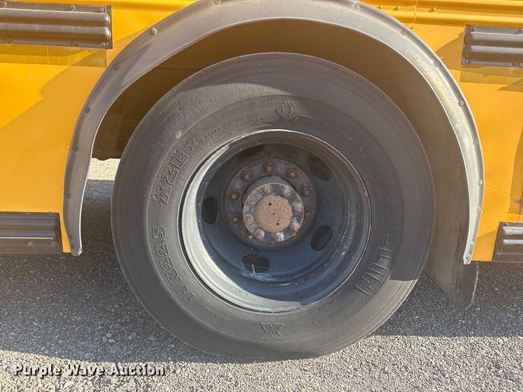 image for item EG8905 2002 Thomas Built Saf-T-Liner school bus