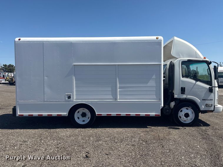 image for item EG8913 2014 Isuzu NPR-HD delivery truck