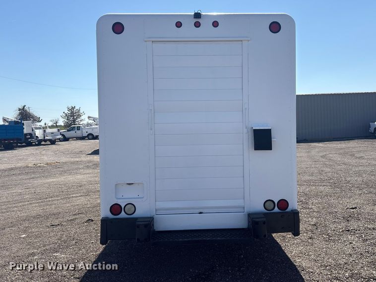 image for item EG8913 2014 Isuzu NPR-HD delivery truck