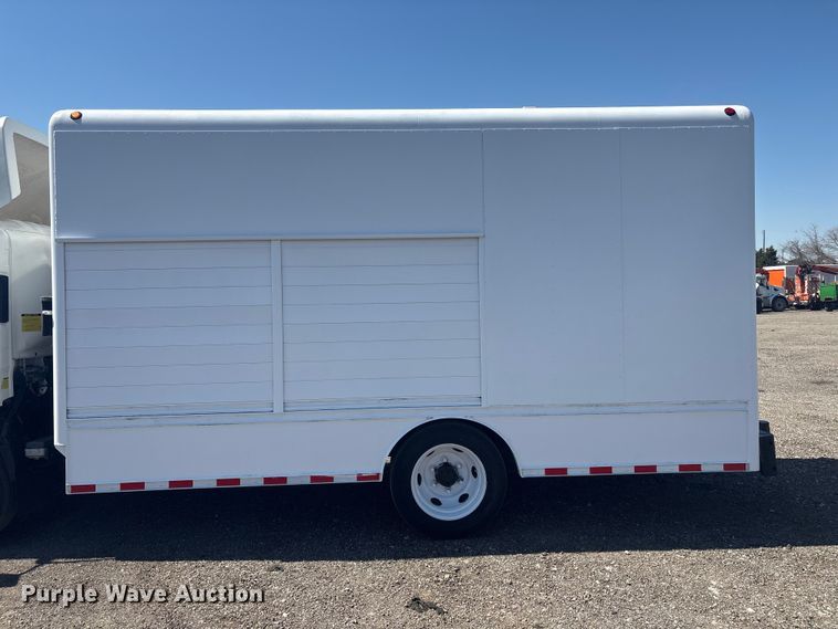 image for item EG8913 2014 Isuzu NPR-HD delivery truck