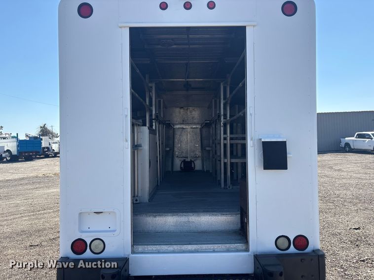 image for item EG8913 2014 Isuzu NPR-HD delivery truck