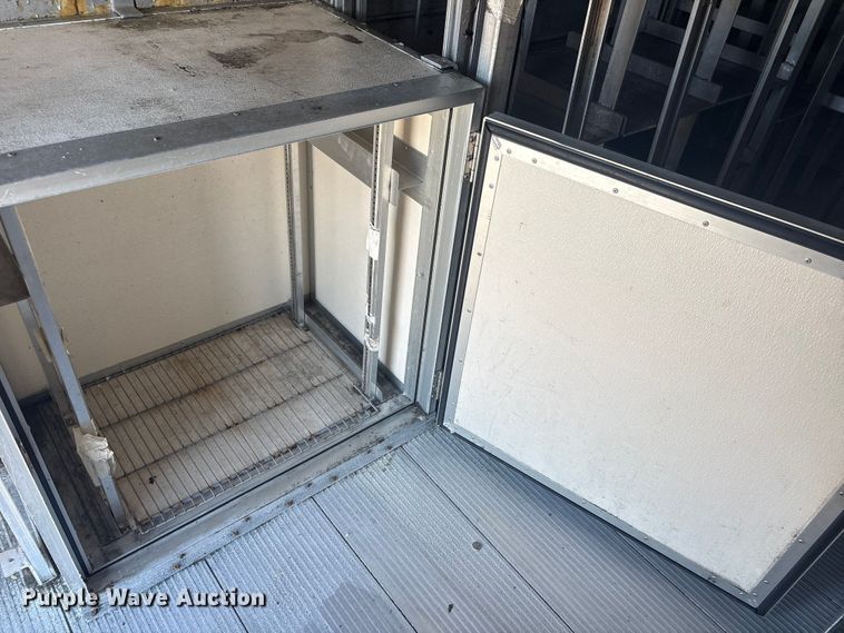 image for item EG8913 2014 Isuzu NPR-HD delivery truck