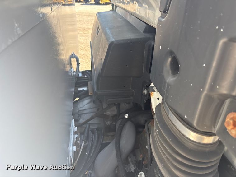 image for item EG8913 2014 Isuzu NPR-HD delivery truck