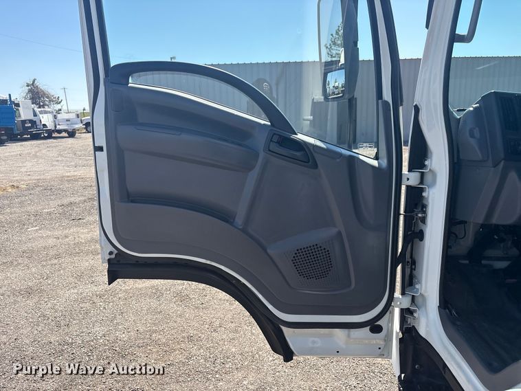 image for item EG8913 2014 Isuzu NPR-HD delivery truck