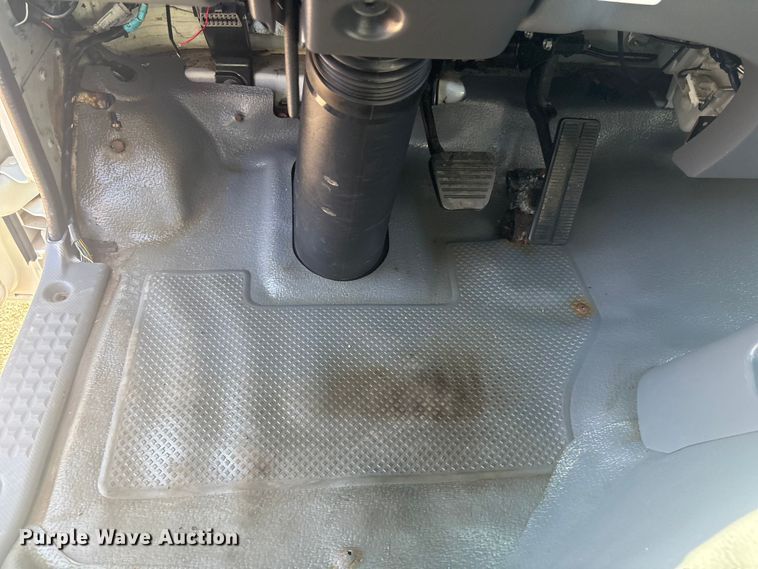 image for item EG8913 2014 Isuzu NPR-HD delivery truck