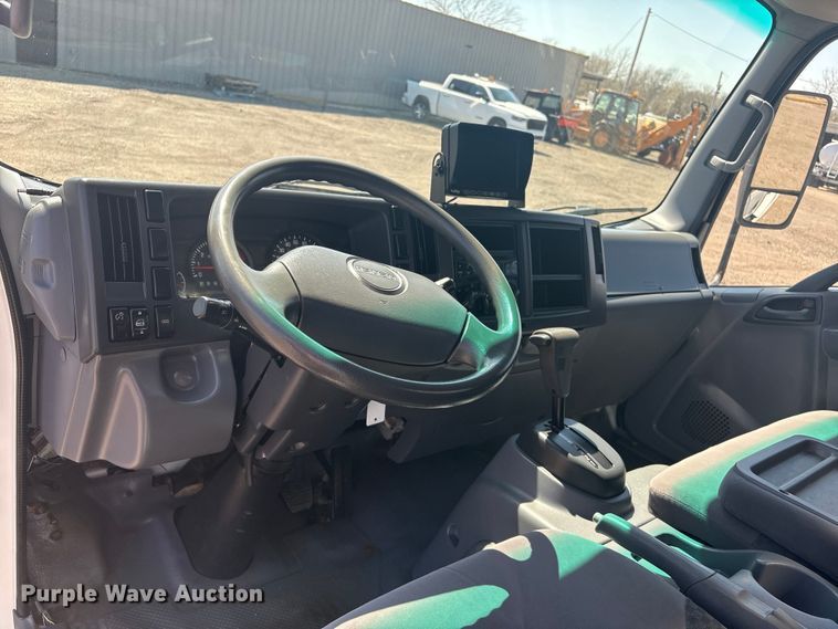 image for item EG8913 2014 Isuzu NPR-HD delivery truck