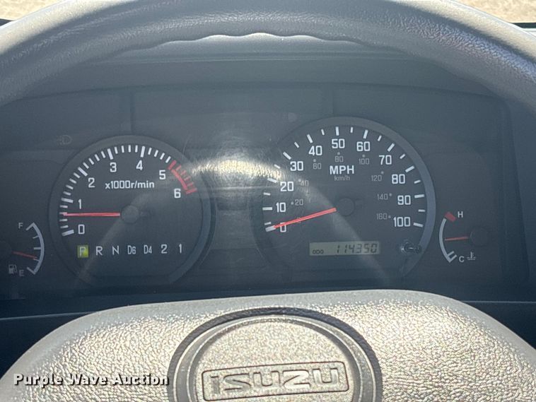 image for item EG8913 2014 Isuzu NPR-HD delivery truck