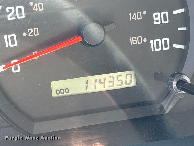 image for item EG8913 2014 Isuzu NPR-HD delivery truck