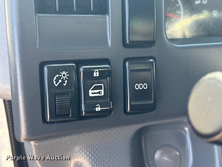 image for item EG8913 2014 Isuzu NPR-HD delivery truck