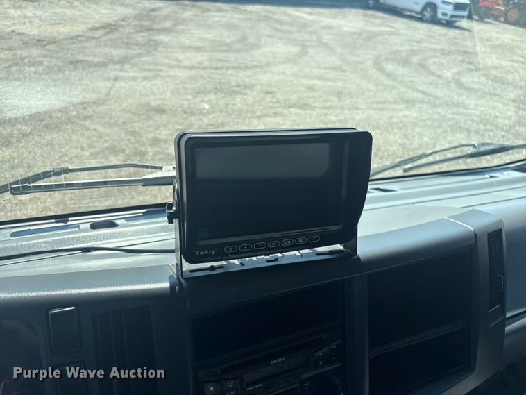 image for item EG8913 2014 Isuzu NPR-HD delivery truck