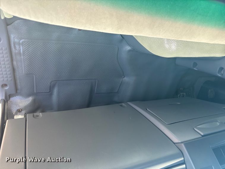 image for item EG8913 2014 Isuzu NPR-HD delivery truck