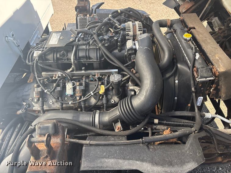 image for item EG8913 2014 Isuzu NPR-HD delivery truck