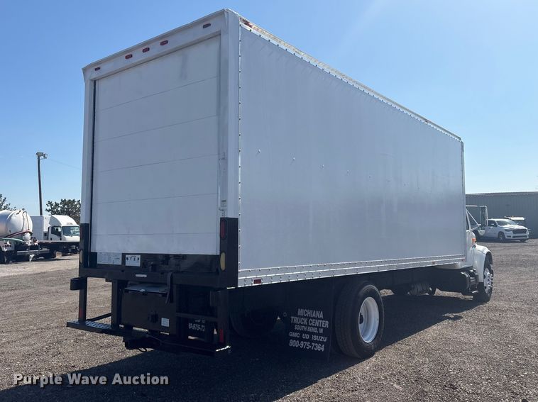image for item EG8916 2001 International 4700 box truck
