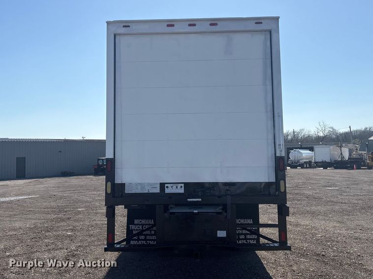 image for item EG8916 2001 International 4700 box truck